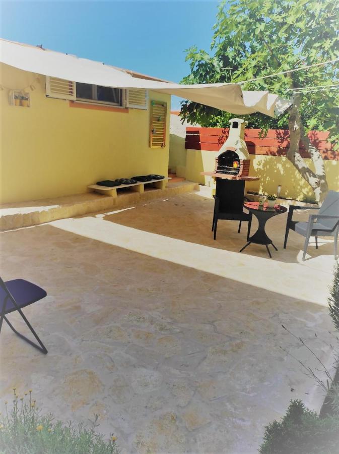 Lumar Holidays And Apartments Preko Exterior foto